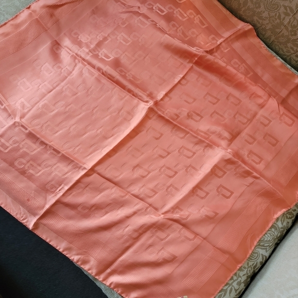 𝅺DOLCE & GABBANA SCARF - Picture 3 of 4